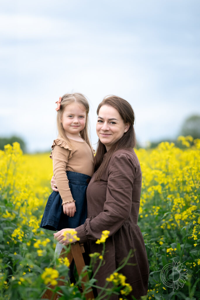 A family session in a rapeseed field-3