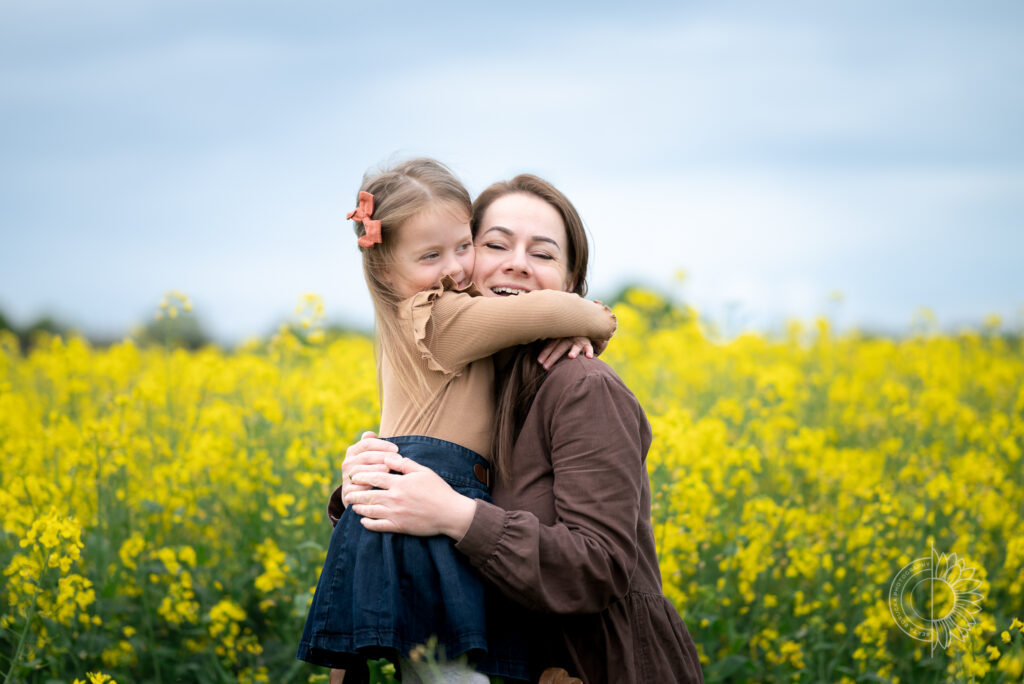 A family session in a rapeseed field-4
